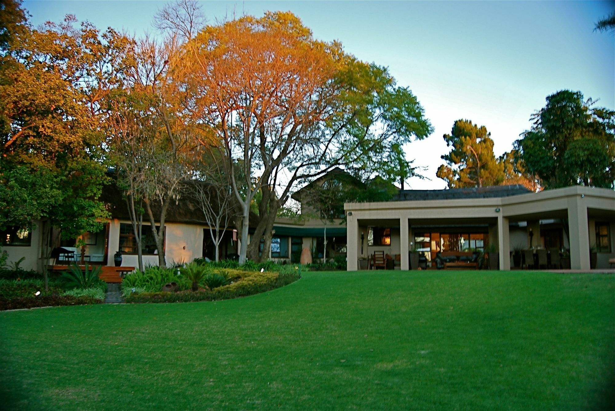 Lourie Lodge Sandton Exterior photo